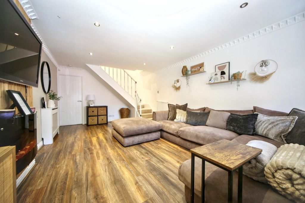 Property photo 2 of 19