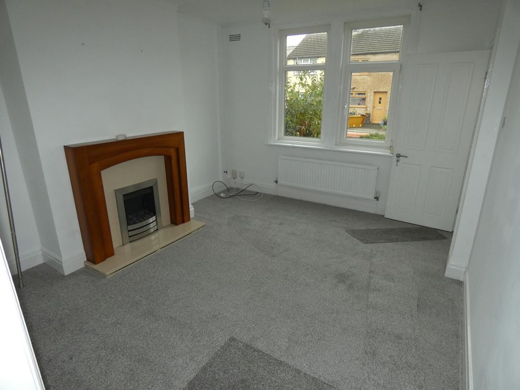 Property photo 3 of 7 Living Room