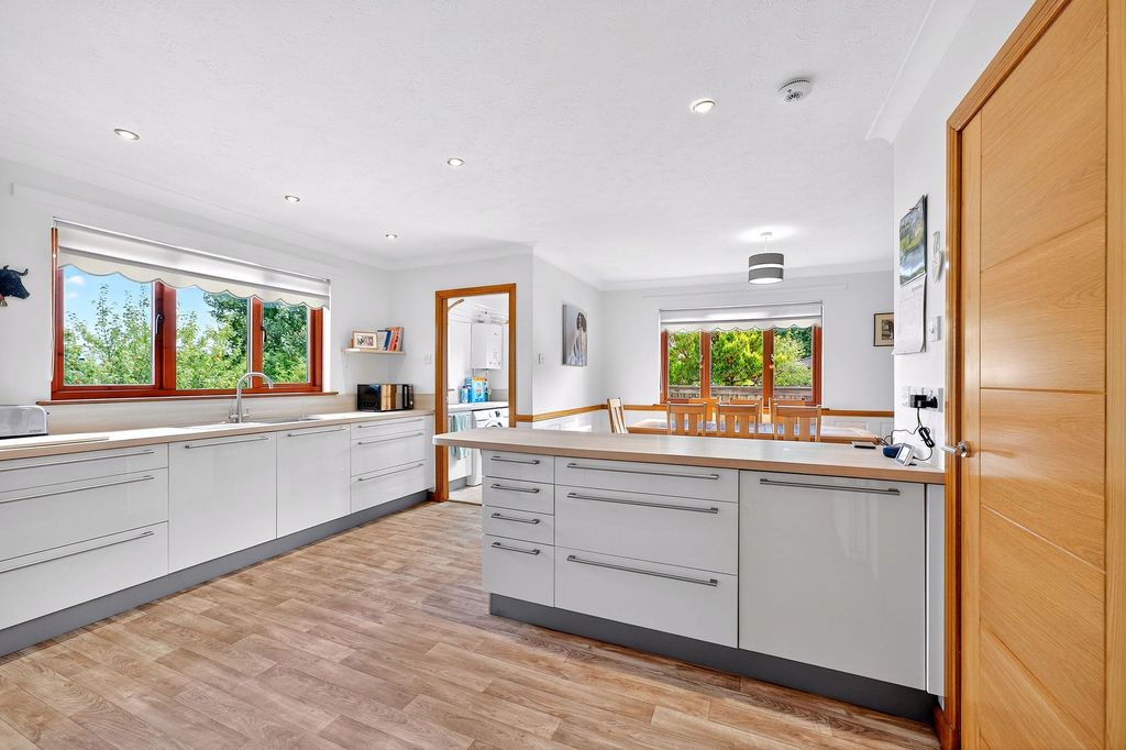 Property photo 3 of 30 Kitchen