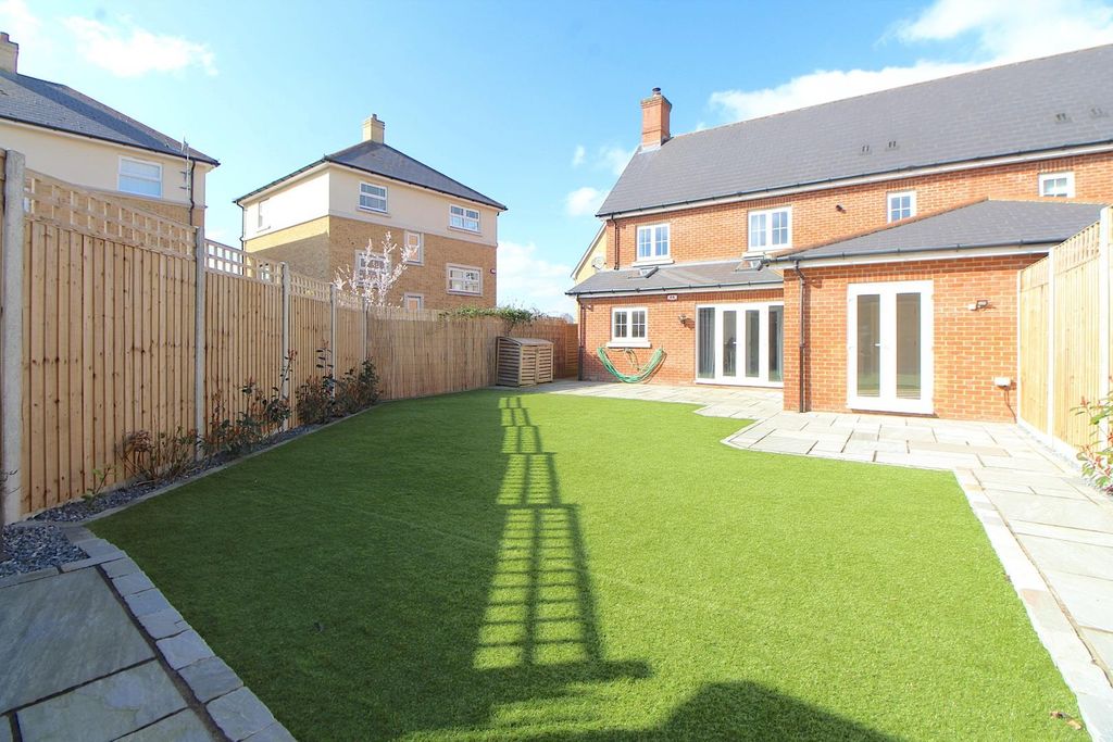 Property photo 3 of 23 Gardennn.Jpg