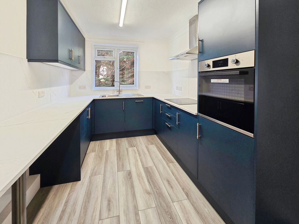 Property photo 2 of 10 Kitchen