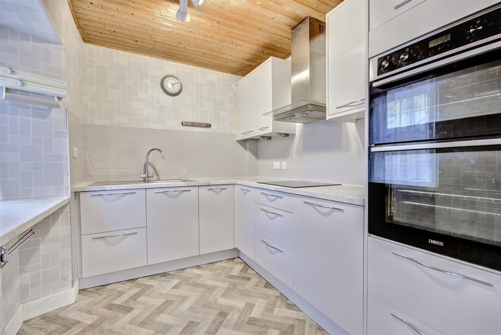Property photo 2 of 18 Kitchen