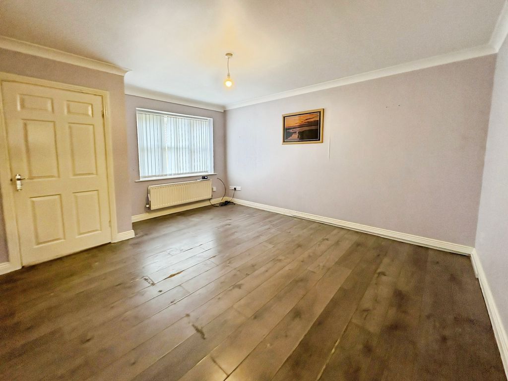 Property photo 3 of 11 Photo 7