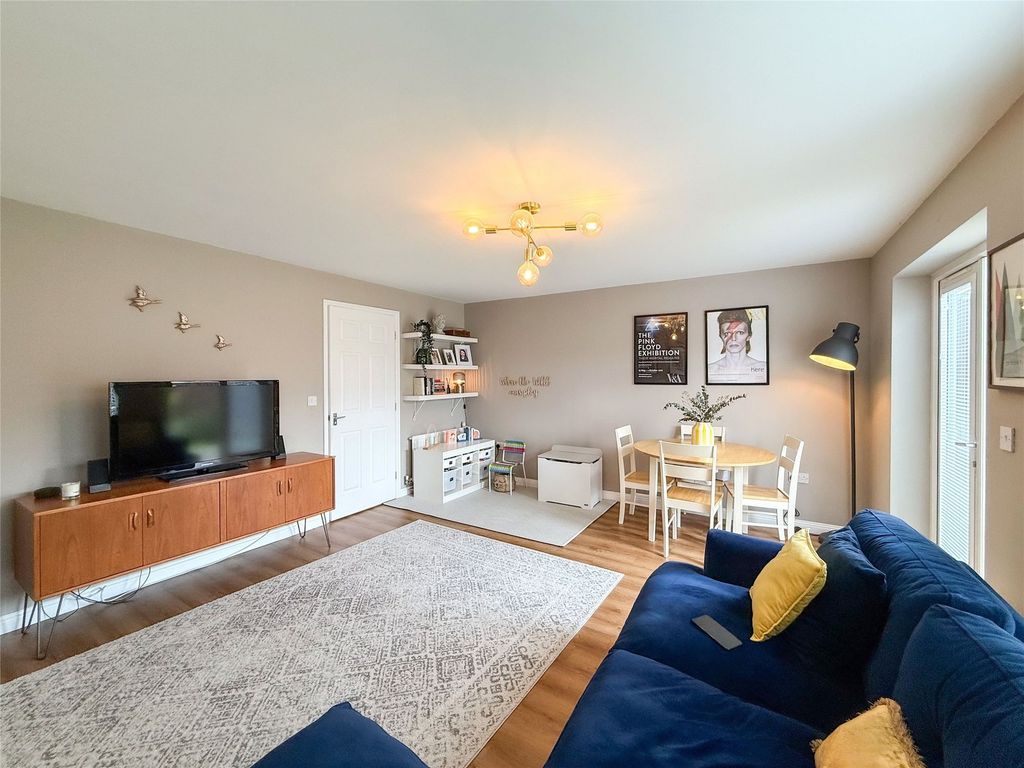 Property photo 2 of 12 Lounge