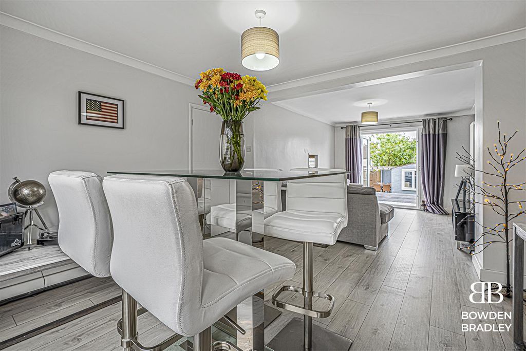 Property photo 3 of 21 Dining Area