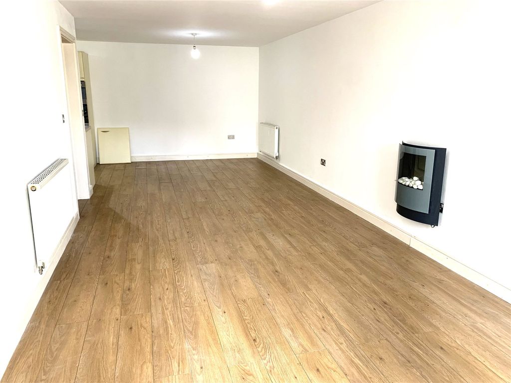 Property photo 3 of 17 Picture No. 02