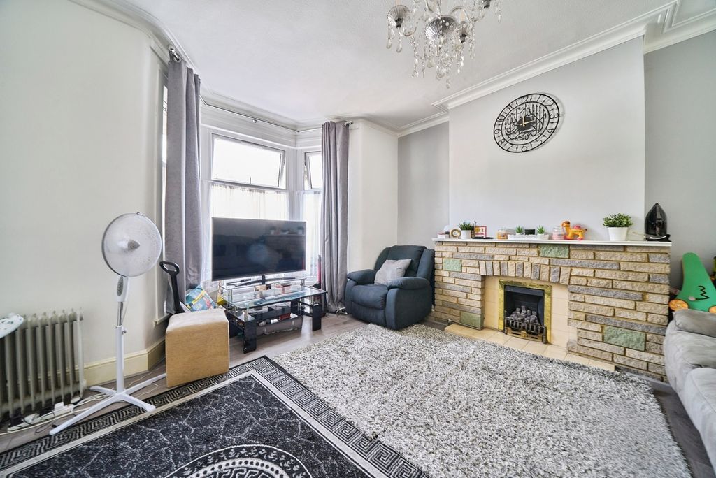 Property photo 3 of 18 Pbox-Img.Jpg