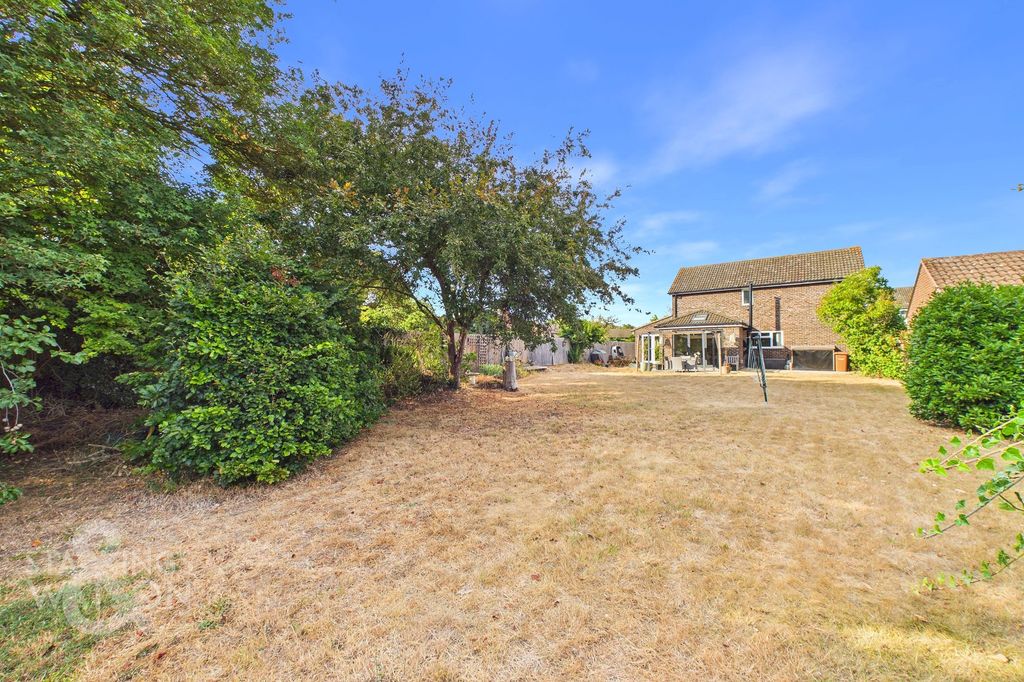 Property photo 2 of 32