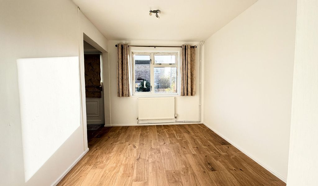 Property photo 3 of 11 Dining Room