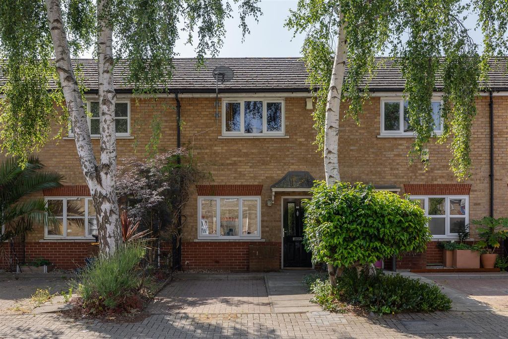 Property photo 1 of 23 Balcorne Street, E9