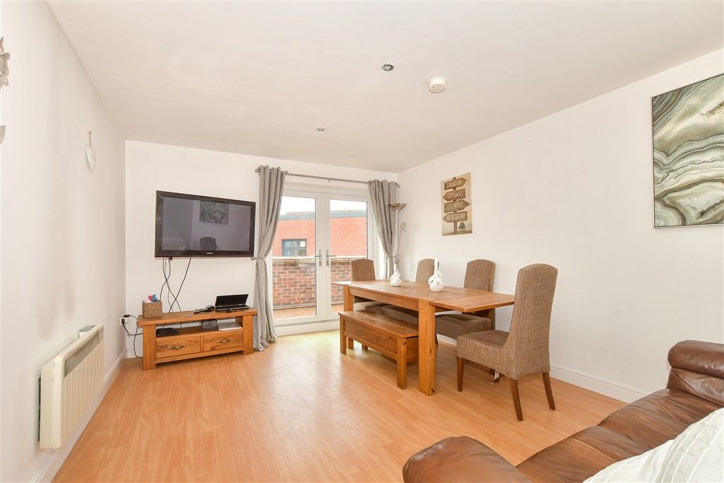 Property photo 2 of 11 Lounge/Diner