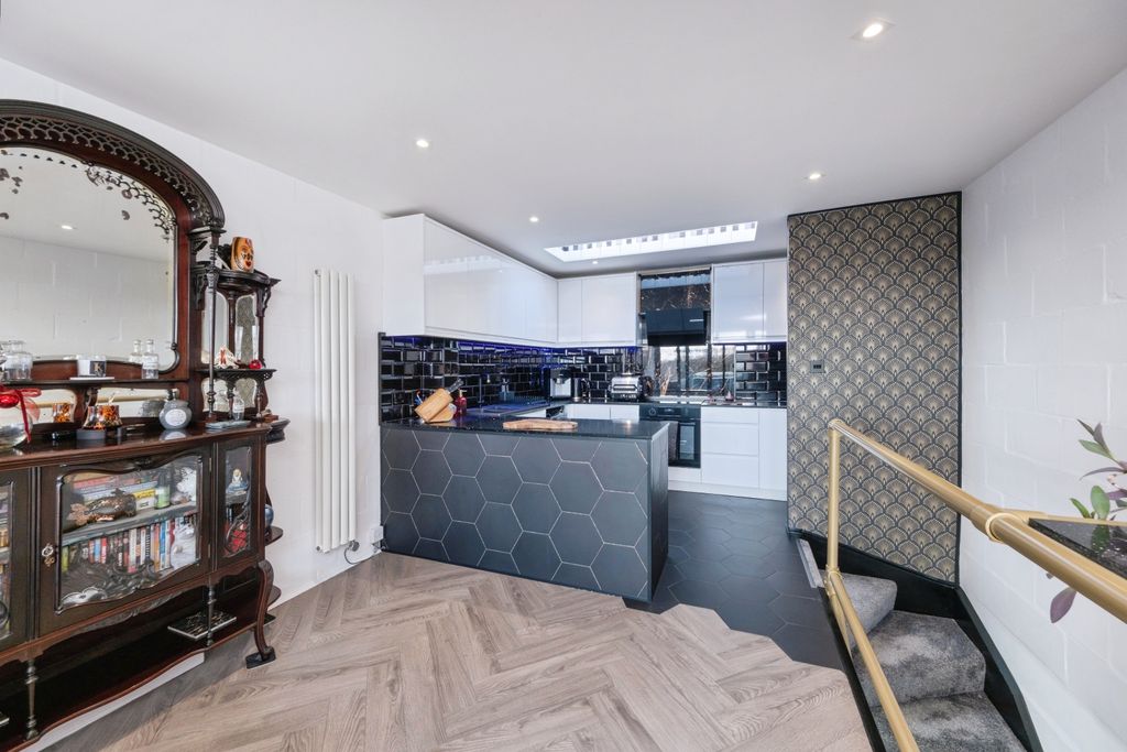 Property photo 1 of 17 Kitchen