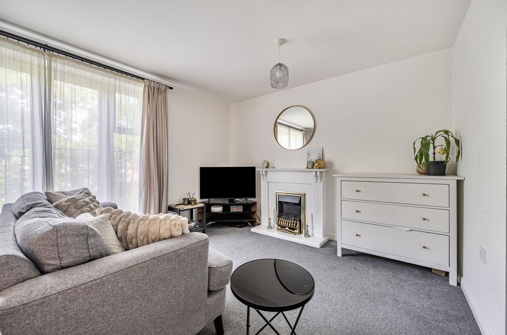 Property photo 3 of 13 1302089-10-68388d...