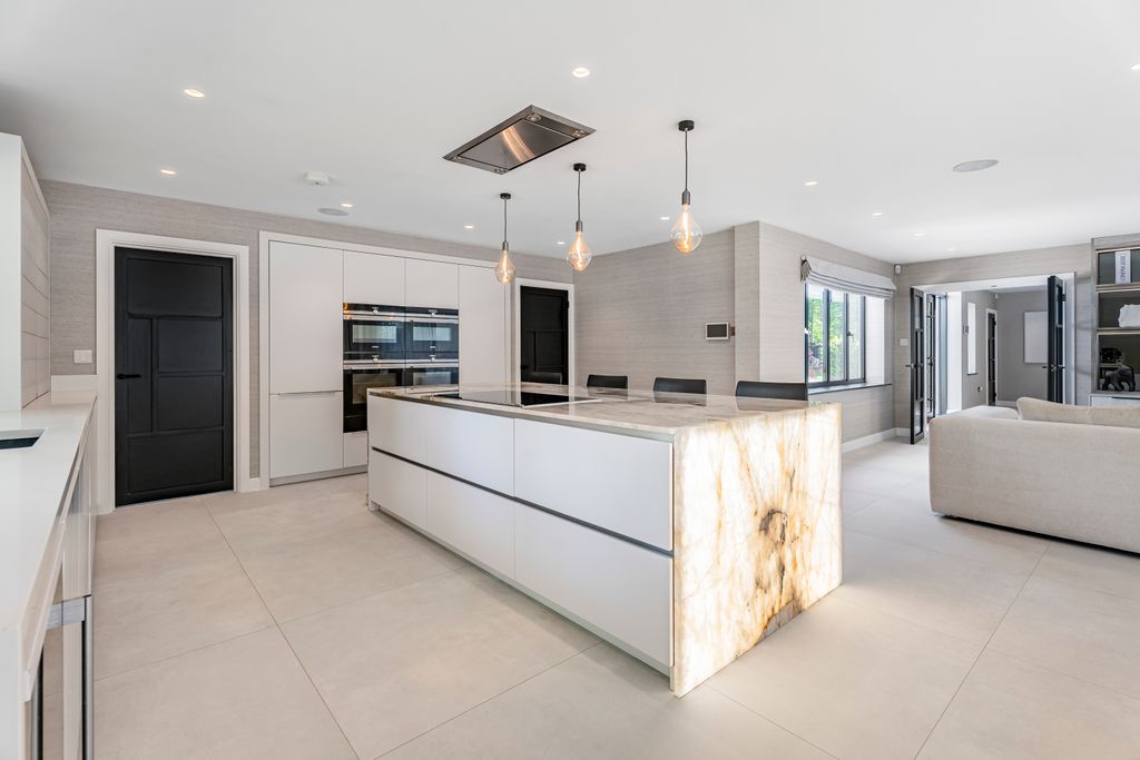 Property photo 3 of 32 Kitchen/Diner/Living