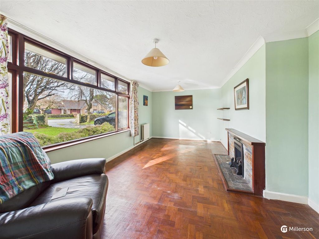 Property photo 3 of 29 Lounge