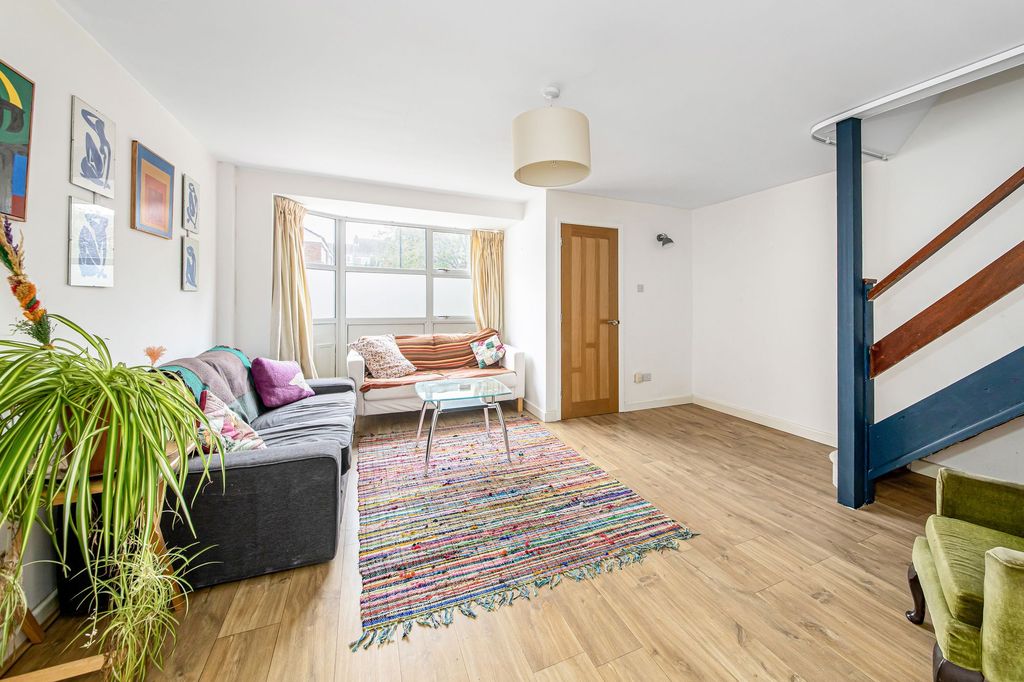 Property photo 2 of 23