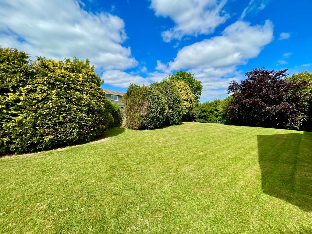 Property photo 3 of 21 En Passant Rear Garden1 25