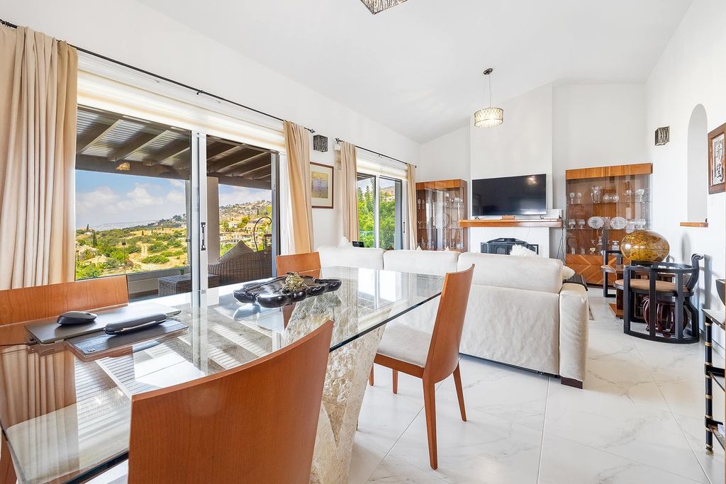 Property photo 3 of 28