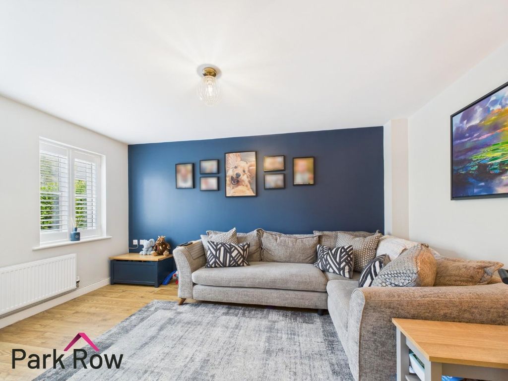 Property photo 3 of 25 Lounge