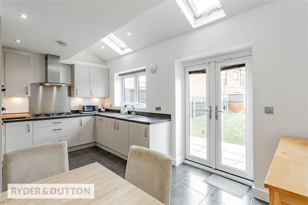 Property photo 3 of 25 Kitchen/Diner