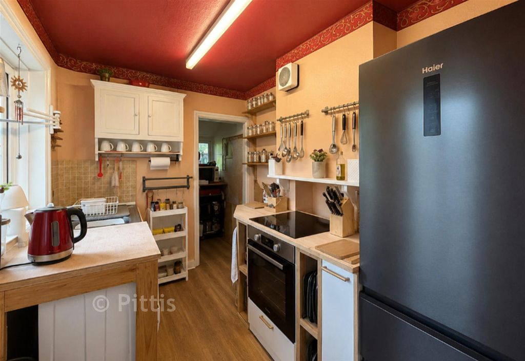 Property photo 3 of 14 Kitchen