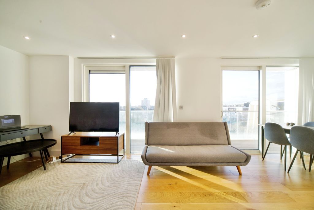 Property photo 2 of 18 Photography