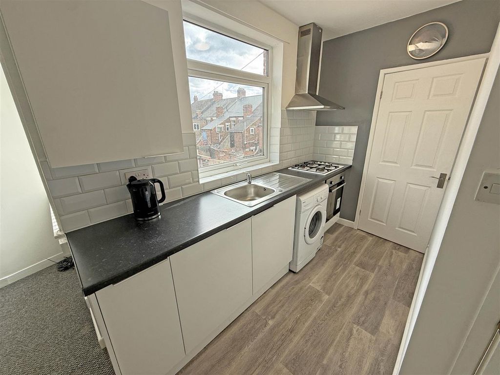 Property photo 3 of 9 Kitchen.Jpg
