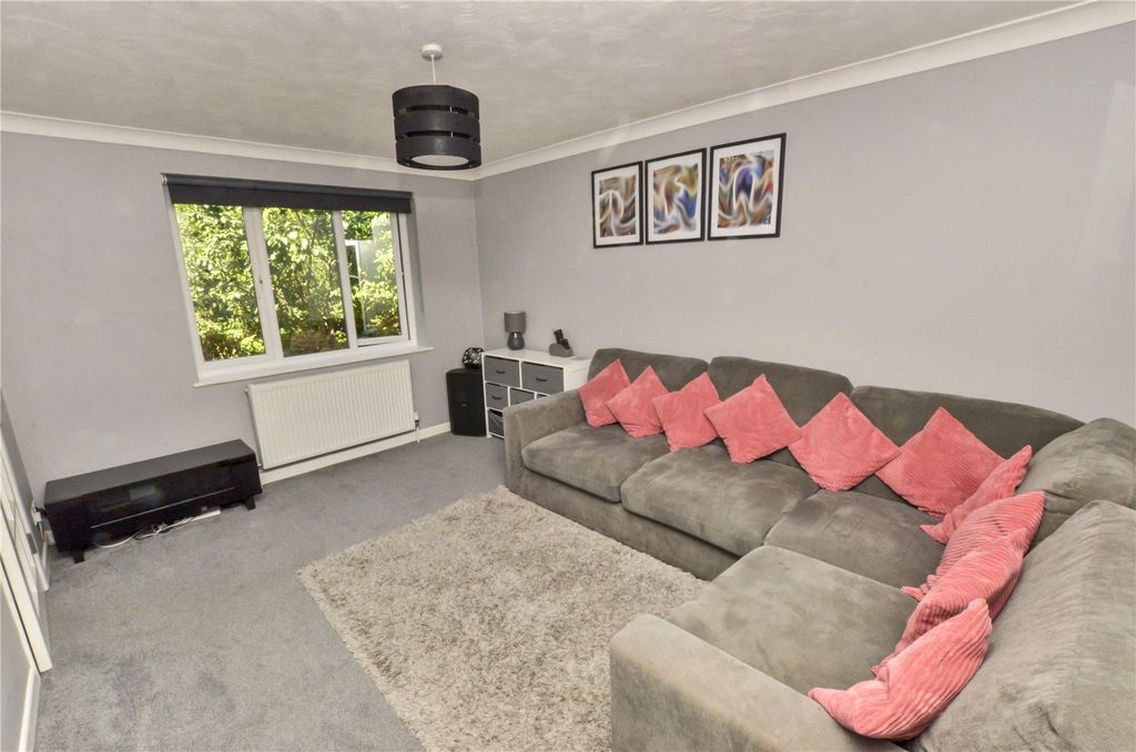 Property photo 2 of 18 Lounge