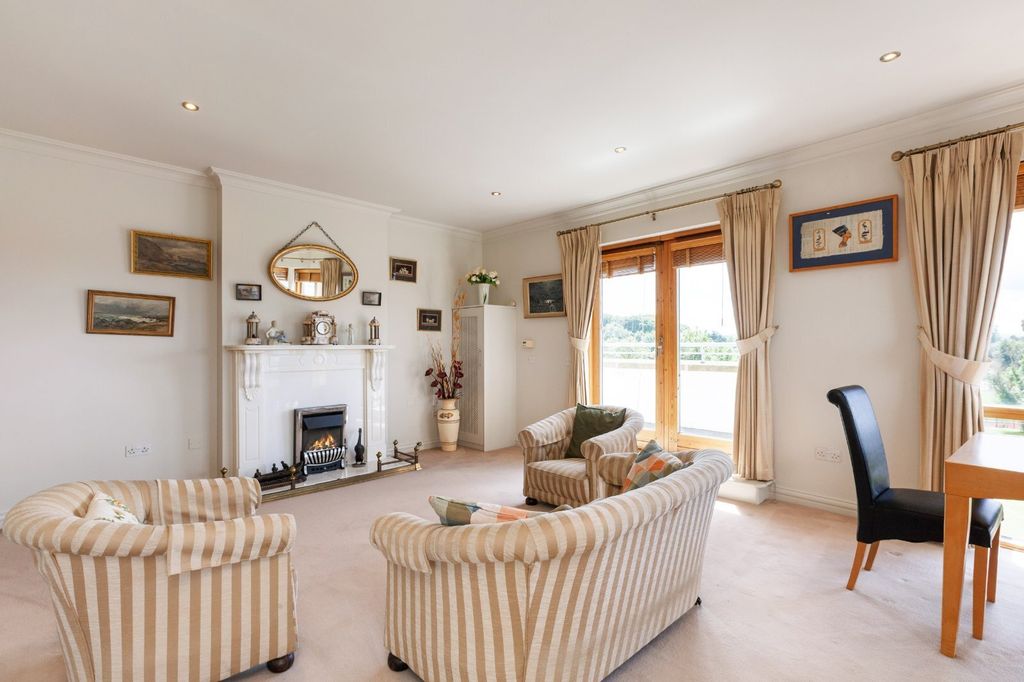 Property photo 2 of 18 Picture No. 04