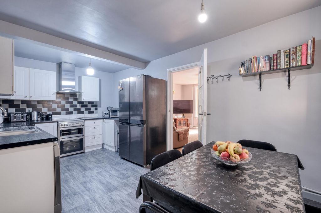 Property photo 3 of 26