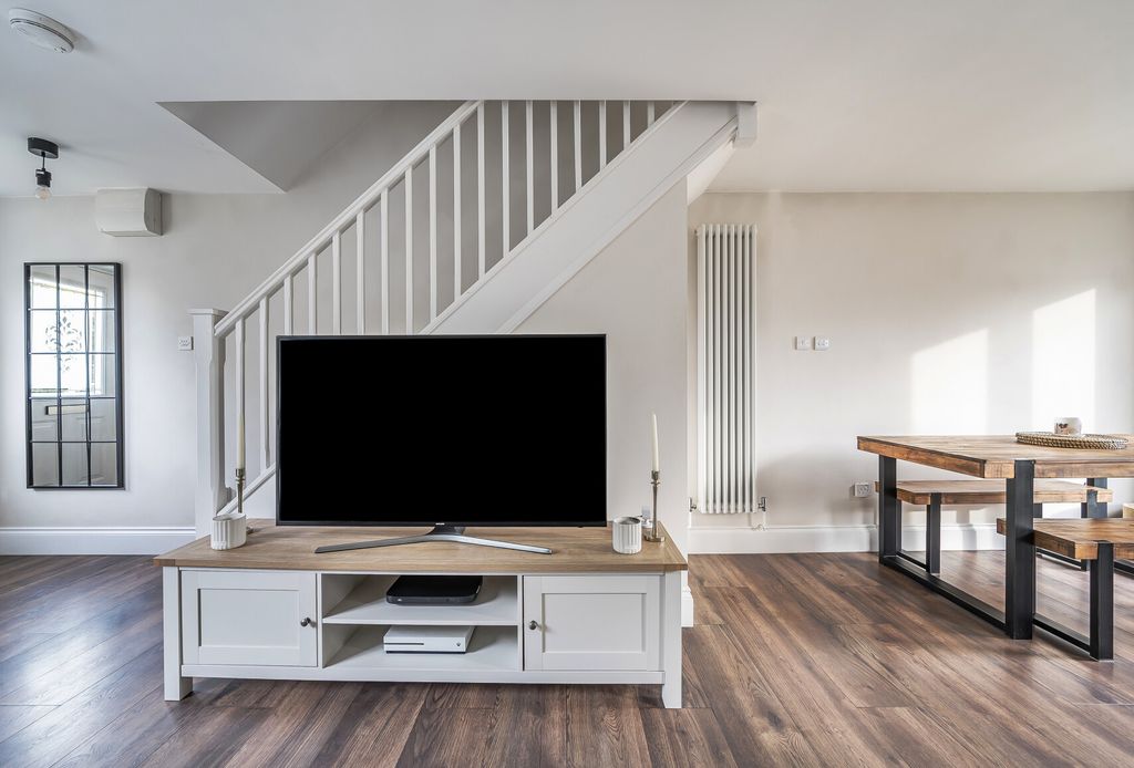 Property photo 1 of 16 1355131-2-68c9976...