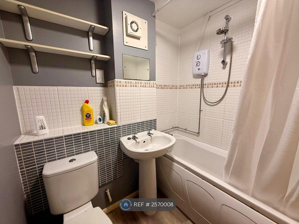 Property photo 3 of 5 Bathroom
