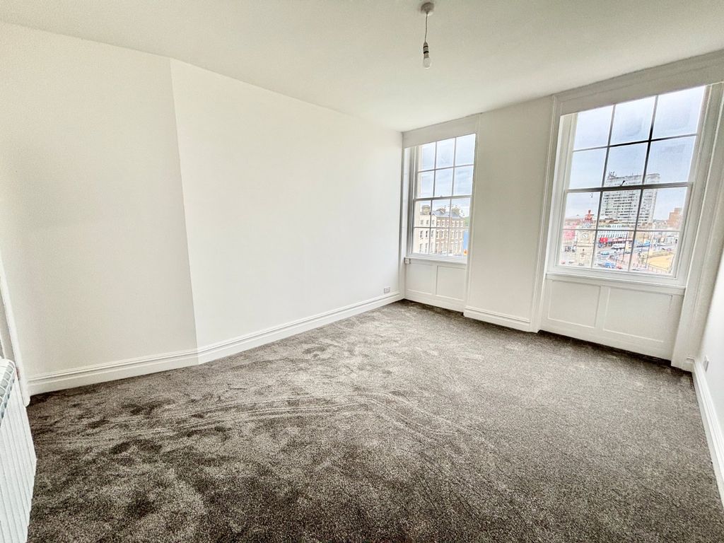 Property photo 3 of 9 Picture No. 11