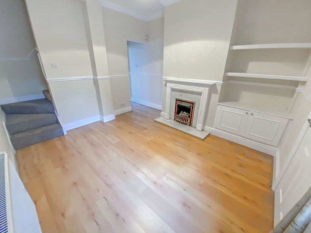 Property photo 3 of 11 Middle Reception Room