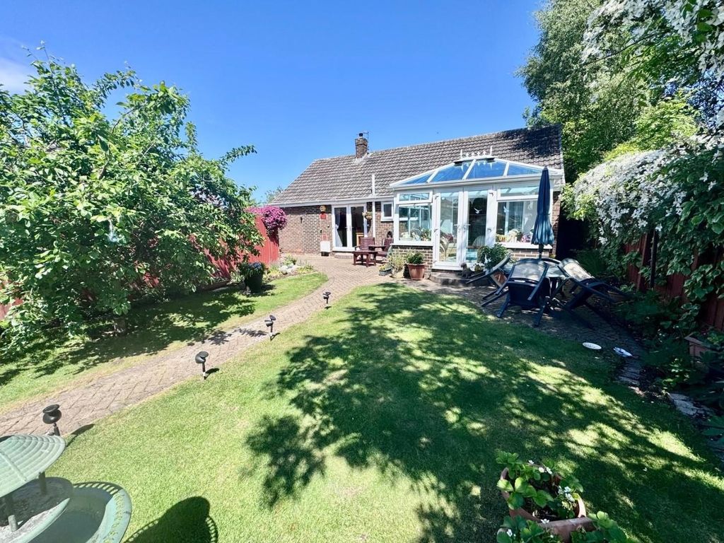 Property photo 3 of 16 Garden
