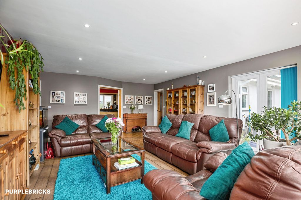 Property photo 3 of 32