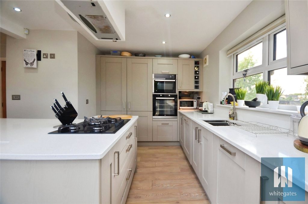 Property photo 3 of 19 Picture No. 21