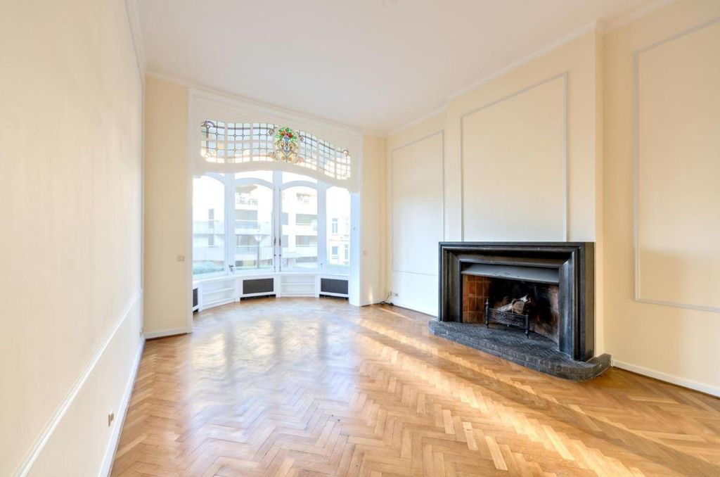 Property photo 2 of 38