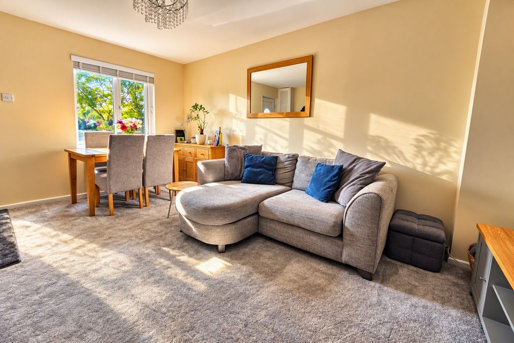 Property photo 3 of 12 Lounge/Dining Room