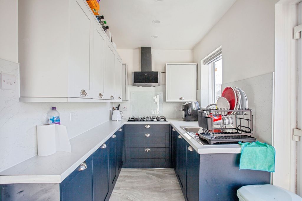 Property photo 2 of 17 Photo