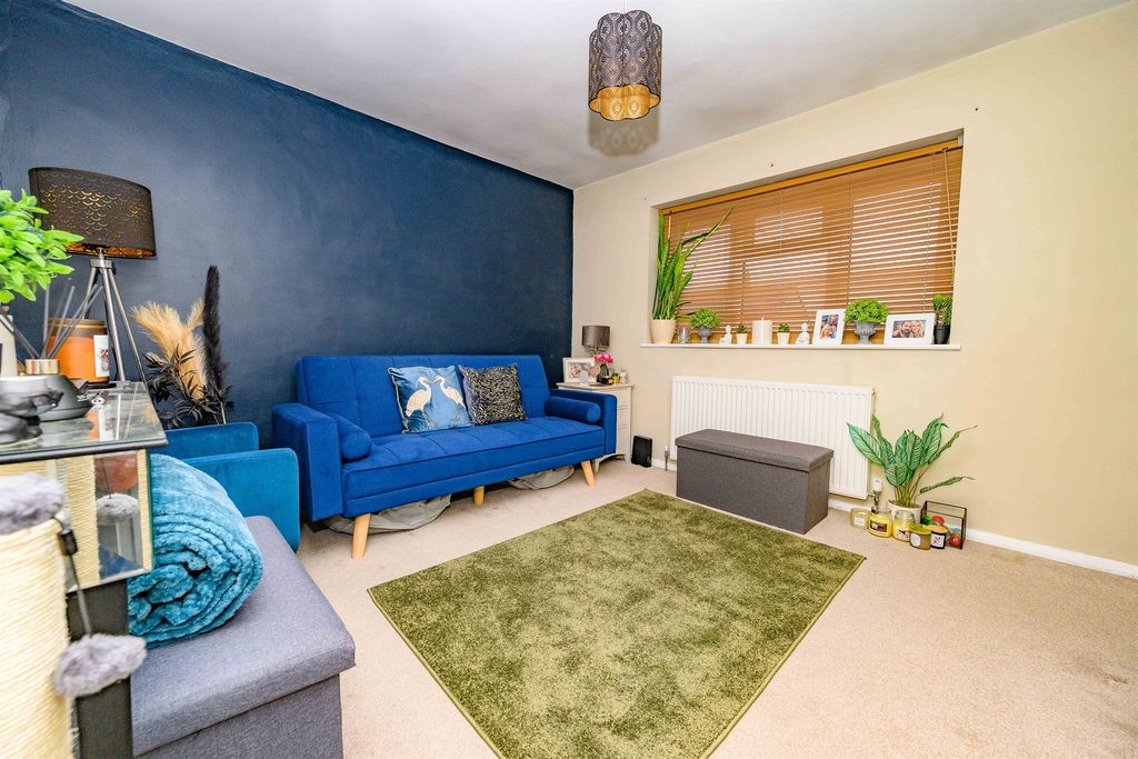 Property photo 2 of 11