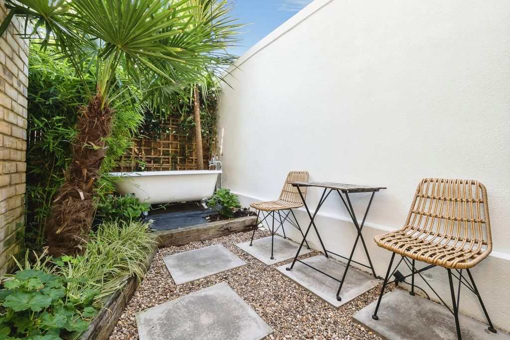 Property photo 3 of 17 Pbox-Img.Jpg