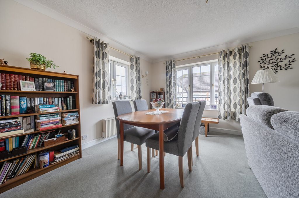 Property photo 2 of 10 1408177-10-698308...