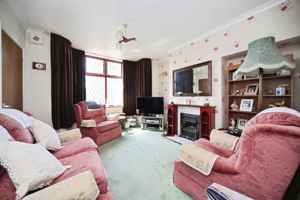 Property photo 3 of 17