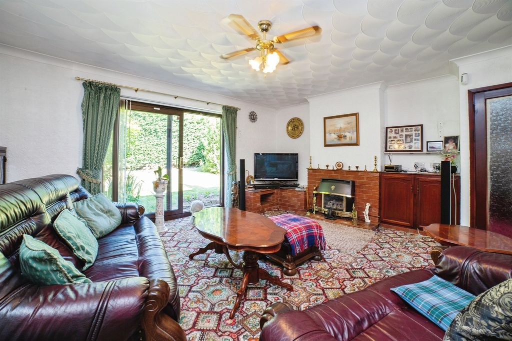Property photo 2 of 17