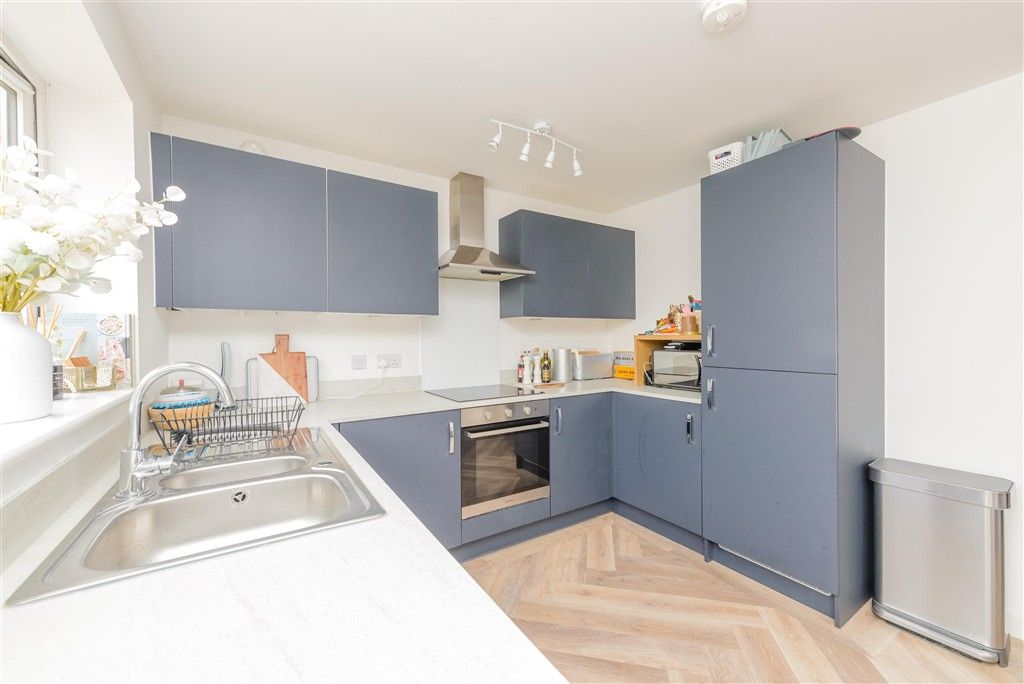 Property photo 3 of 11 Kitchen