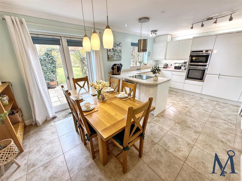 Property photo 2 of 25 Kitchen Diner