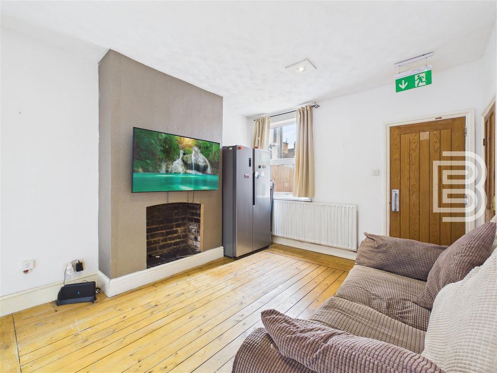 Property photo 3 of 12 Cam03823G0-Pr0205-Still008.Jpg