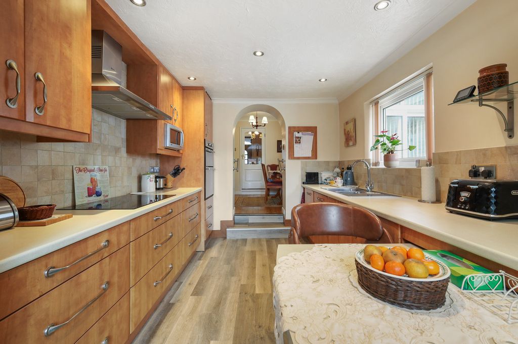 Property photo 3 of 27