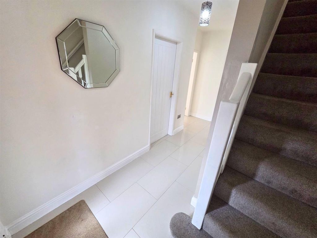 Property photo 3 of 13 Raymar - Hallway.Jpg